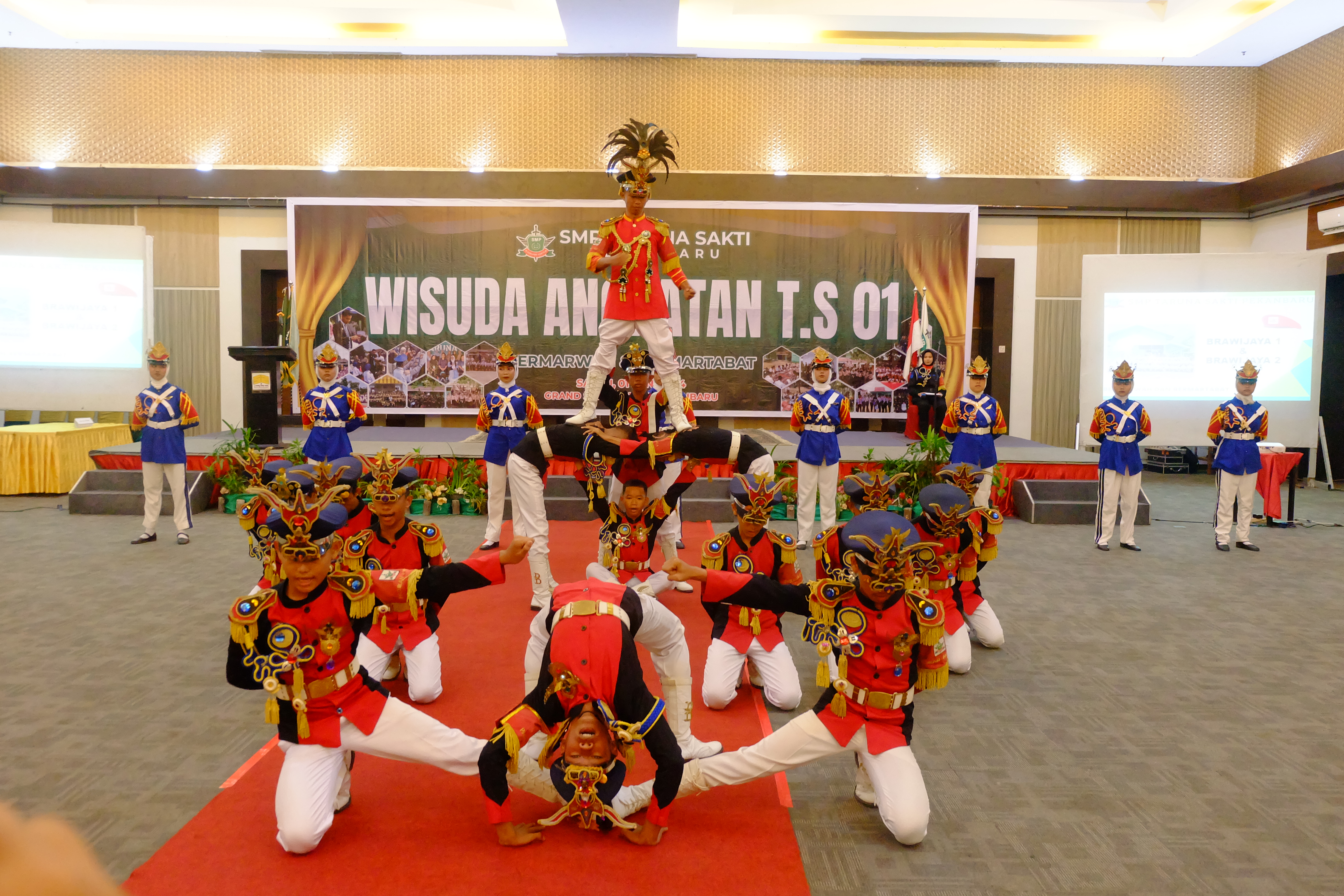 Penampilan Pasukan SMP Taruna Sakti Pekanbaru